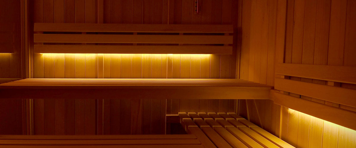 Tiras LED escondidas na cabine de sauna Oceanic Vision 